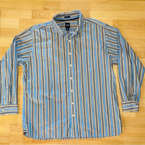 GAP long sleeve button up shirt classic. Perfect condition. - Picture 1 of 3
